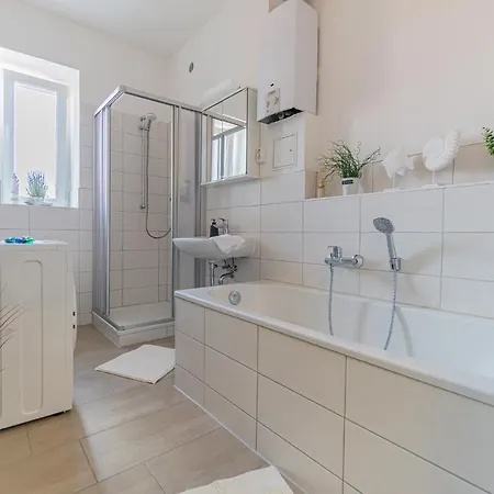 Ostseeapartment_80m2_3xschlafzimmer_2xparkplatz_netflix_waschtrockner * Chociebuż